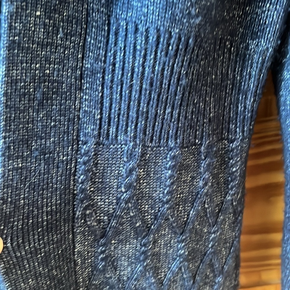 Beautiful WHBM Sweater - Size Large - Picture 5 of 8